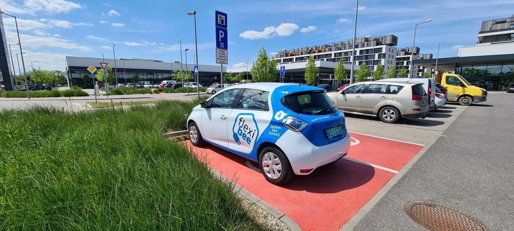 Zdieľaný elektromobil flexiBee parkuje aj v Slnečniciach