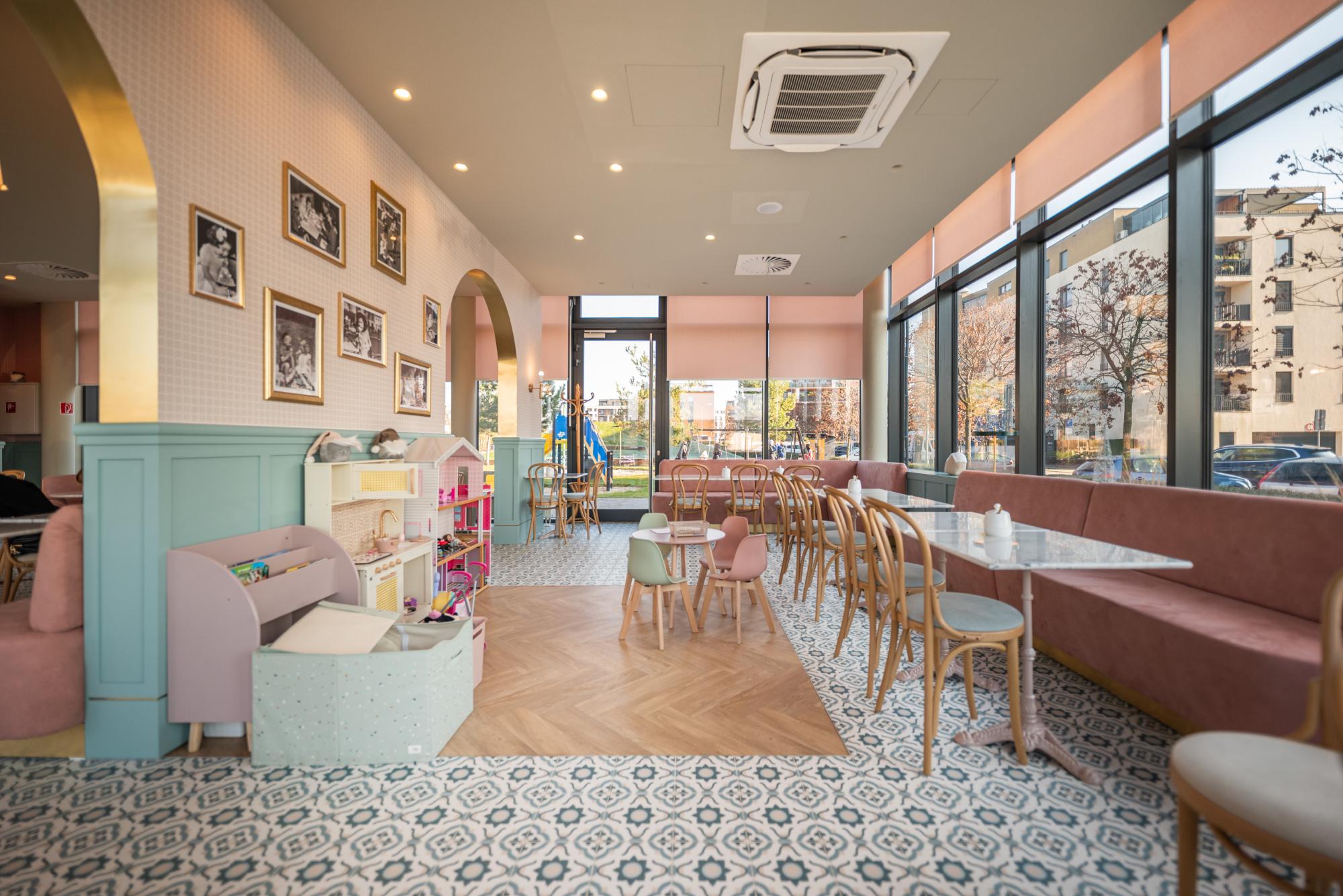 Kaviareň Sion Familia v Slnečniciach